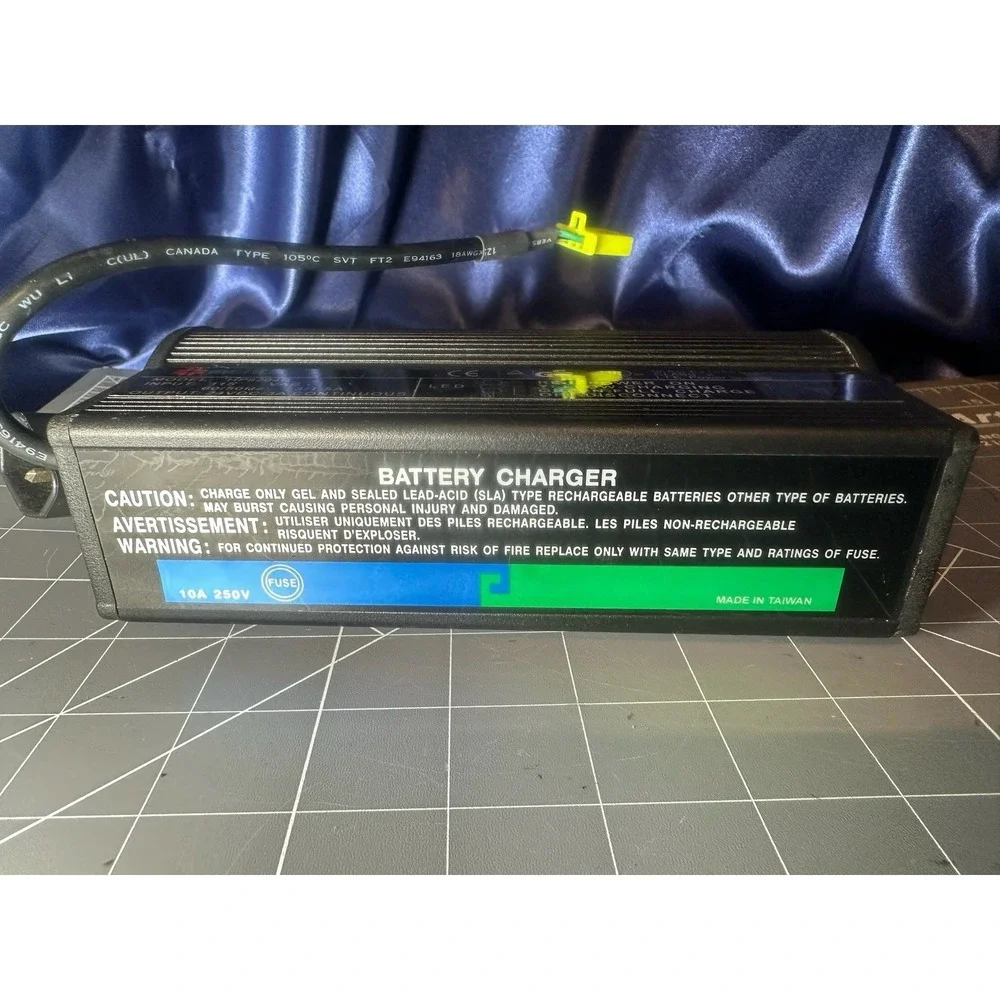 Merits HP8204B 24V 3A Mobility Scooter Wheelchair Battery Charger 3-Pin Tested